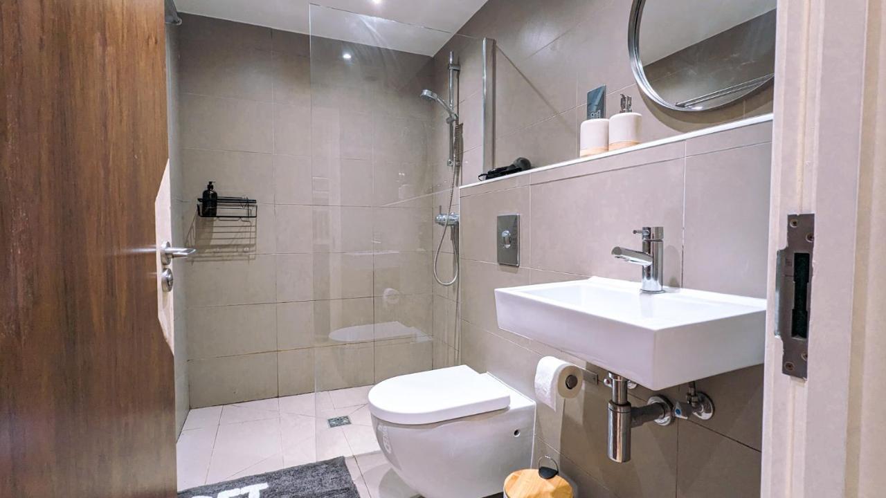 Spacious In Trendy Hackney Londra
