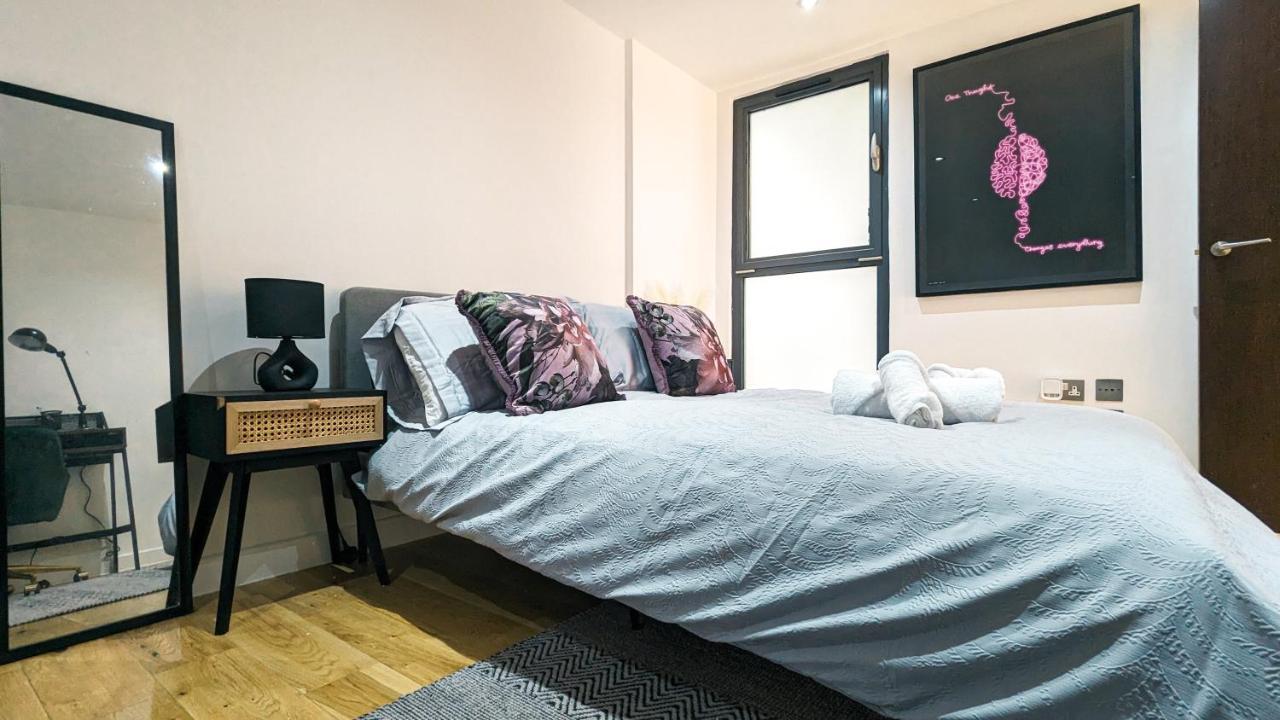 Spacious In Trendy Hackney Londra